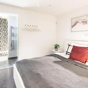 https://stylish-home-street-of-the-basilica.inbudapesthotels.com